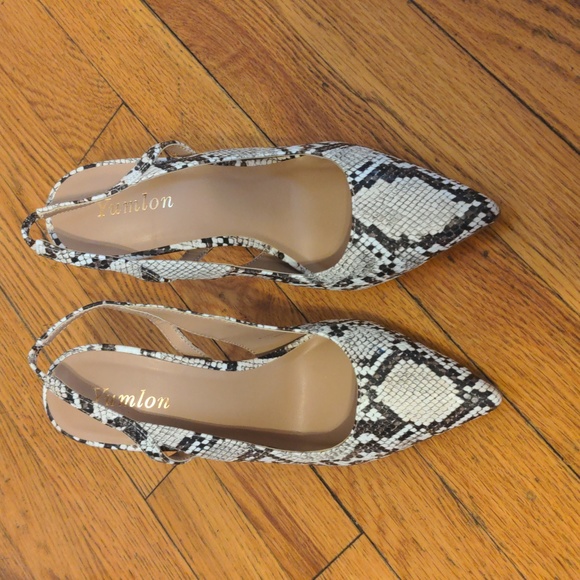 Brand New - Snake Skin Print Heels - 4.5 heels - Size 7 - Picture 1 of 4